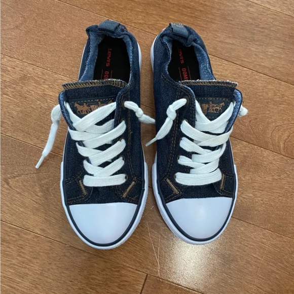 ✨NWOT | Levi’s denim kids slip on sneakers | Size US2 - Picture 5 of 5